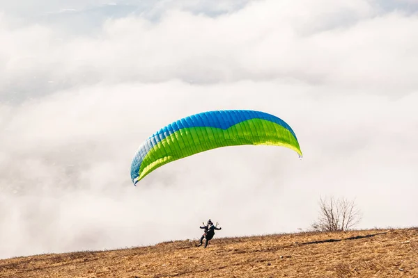 Paraglider Begint Boven Berg Paragliden — Stockfoto