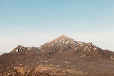 Pyatigorsk, Stavropol Bölgesi / Rusya - 21 Ocak 2019: Beshtau Dağı kuş bakışı 