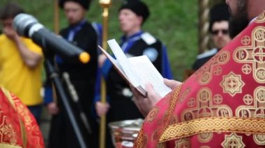 Essentuki, Rusya - 9 Mayıs 2019: Dini tören, Hıristiyanlık töreni, kilise ayini. Rahipler geçit törenine gider. Hıristiyanlık kavramı