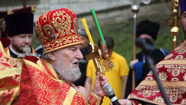 Essentuki ロシア 2019年5月9日 宗教行列 キリスト教式 教会の儀式 祭司たちは行列に行く キリスト教の概念 — ストック動画