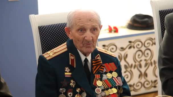 Ессентуки Россия Мая 2019 Года Ветеран Второй Мировой Войны Медалями — стоковое видео