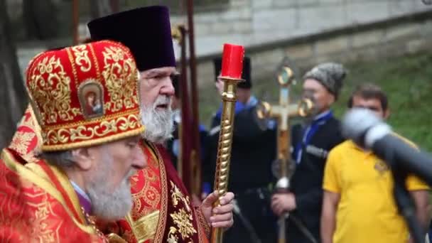 Essentuki ロシア 2019年5月9日 宗教行列 キリスト教式 司祭は儀式を行います キリスト教の概念 — ストック動画