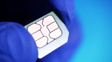 Mavi arkaplanda mikro simülasyon yakın plan. Hücre sonraki 5G ağını ayarla
