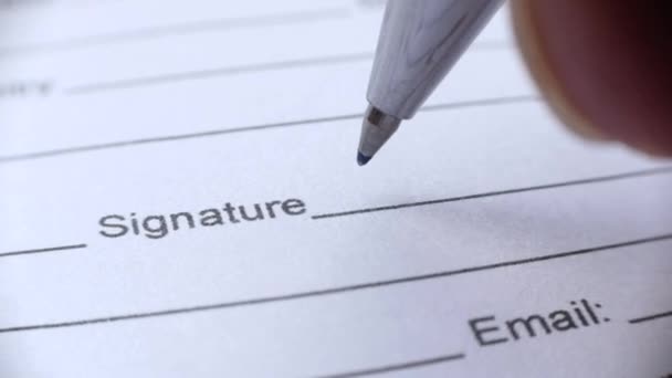 Businessman signing business contract agreement, close up of male hand with pen writing signature — Stock Video