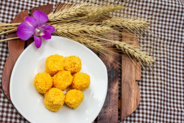 yumurta ve şeker yapılmış Tay tatlı