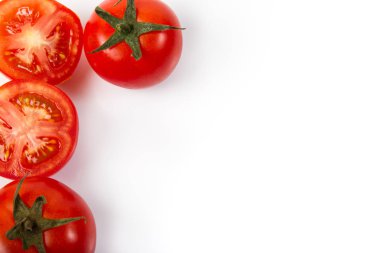 Beyaz arkaplanda domates