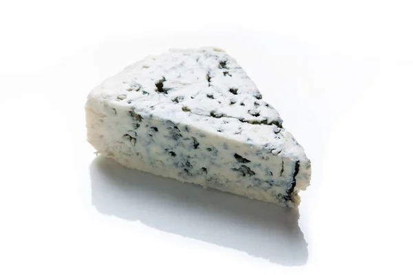 Ein Stück blauer Käse — Stockfoto