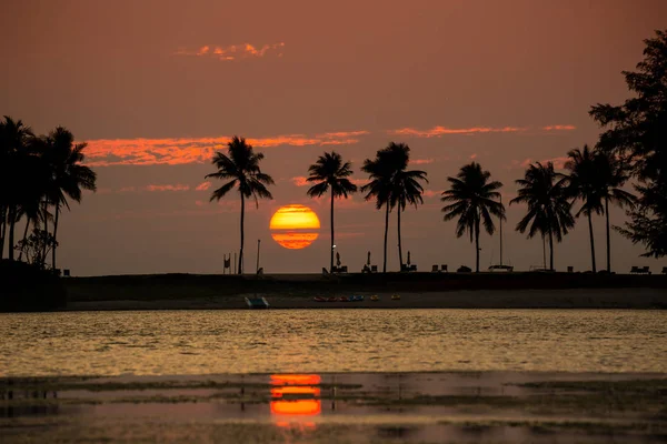 Puesta de sol más allá del mar — Foto de Stock