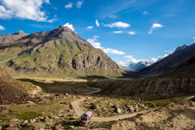 Mountain view yolda Rangdum, Hindistan
