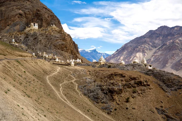 A lot of little stupa on the mountain in Zanskar Valley — Stock Photo, Image