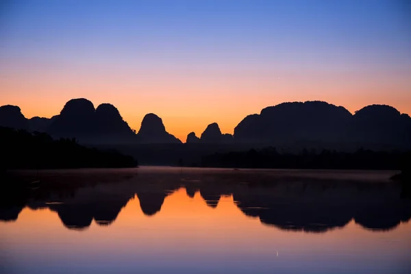 Lagoa de verão bonita — Fotografia de Stock