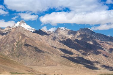 Kar cap dağ üzerinde