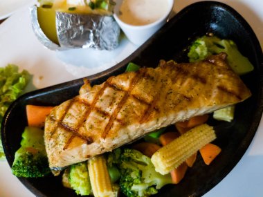 Somon Steak ve sebze