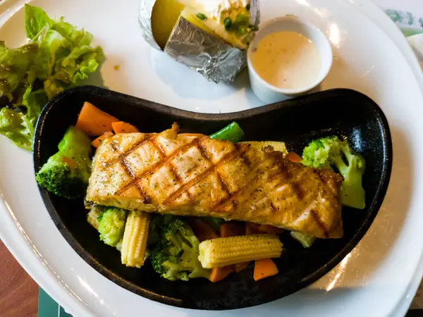 Somon Steak ve sebze