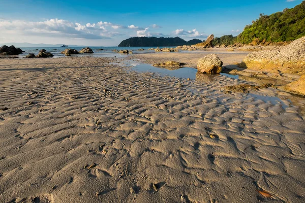 Deniz ve gökyüzü görünümü