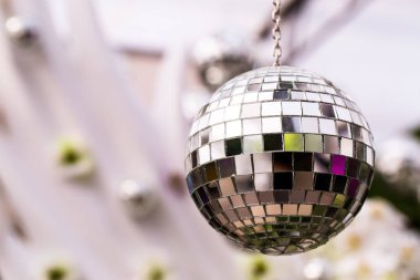 gümüş kristal küre