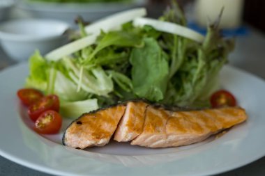 Somon Steak ve sebze