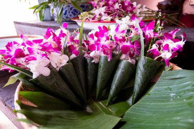 Budizm sunak çiçekler