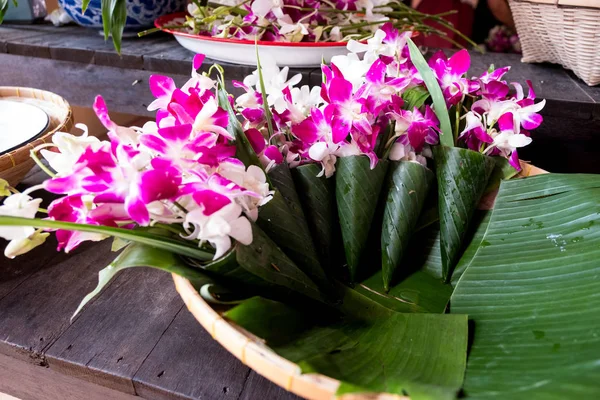 Budizm sunak çiçekler