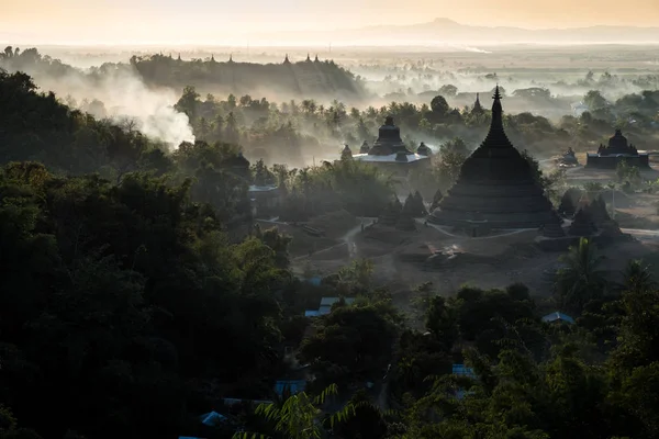 Durante Atardecer Sobre Pagoda Mrauk Myanmar — Foto de Stock