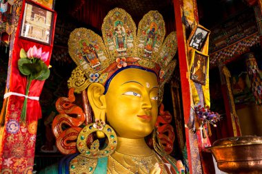 Maitreya heykeli