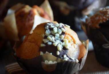 çikolata, vanilya ve Hindistan cevizi kek 