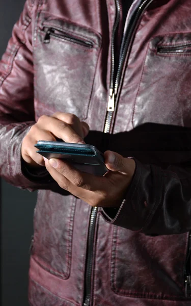 Chaqueta de cuero rojo moderno para los hombres —  Fotos de Stock