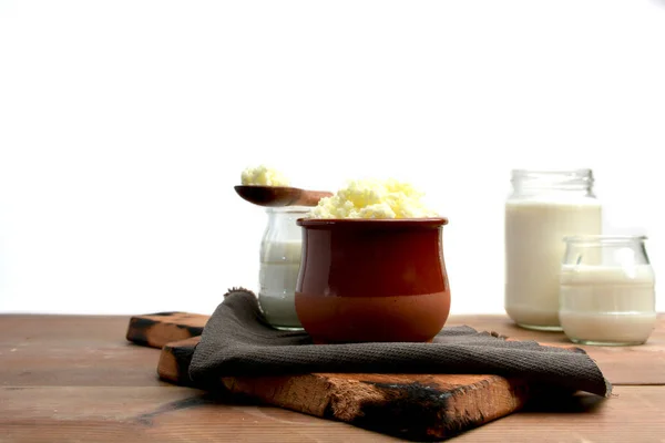 Vasos llenos de keffir, leche y yogur líquido — Foto de Stock