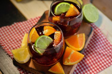 buz soğuk sangria bardak
