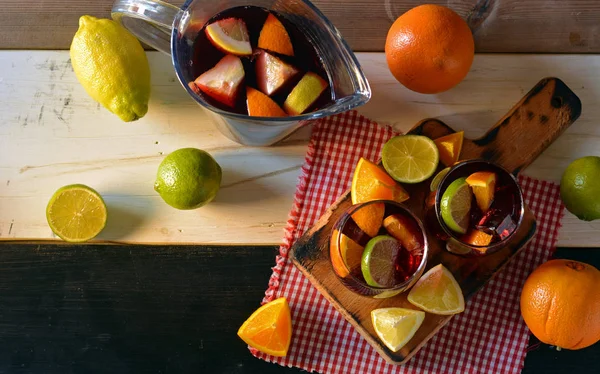 Glas eiskalten Sangria — Stockfoto