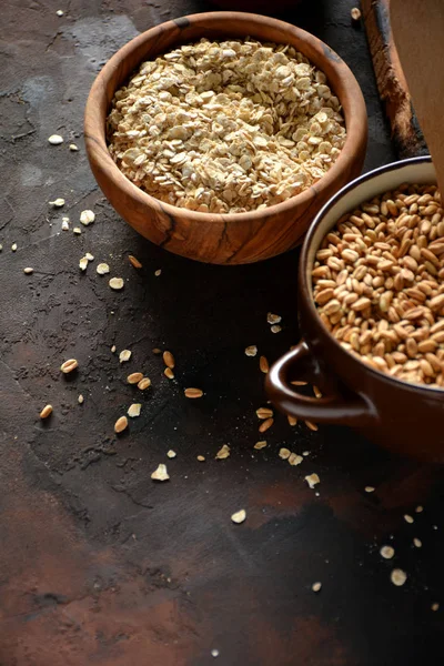 Lleno de tazones de cereales saludables . — Foto de Stock
