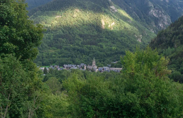 Foto's van de vallei in de Spaanse Pyreneeën. — Stockfoto