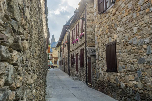 Foto's van de vallei in de Spaanse Pyreneeën. — Stockfoto