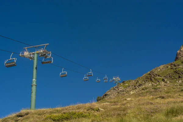 Göller ve teleferik Andorra içinde yer alan