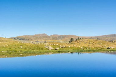 Göller ve teleferik Andorra içinde yer alan