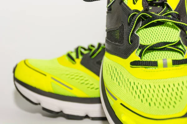 Koşu ayakkabıları için adam 