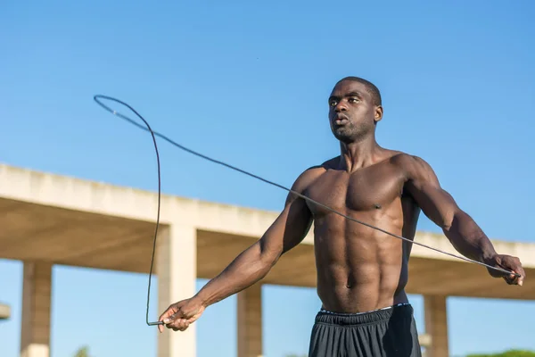 African American man utbildning hoppar rep — Stockfoto