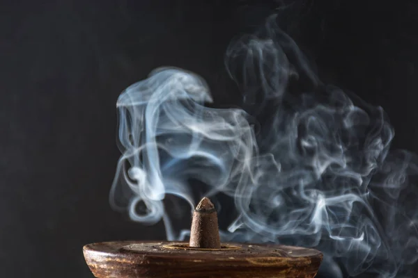 Fotografia de fumaça causada por vários incensos — Fotografia de Stock