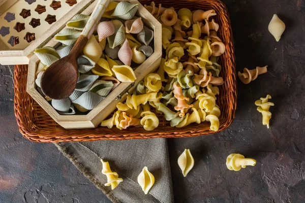 Typische Italiaanse conchiglie pasta — Stockfoto
