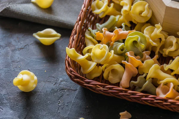 Typische italienische Conchiglie-Pasta — Stockfoto