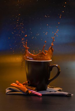 Bir fincan kahve kahverengi sıçrama 