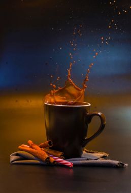 Bir fincan kahve kahverengi sıçrama 