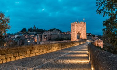 Ortaçağ köye Besalu, Katalonya yer alan