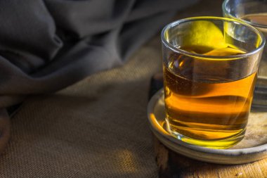 iki farklı bardak tekila, 