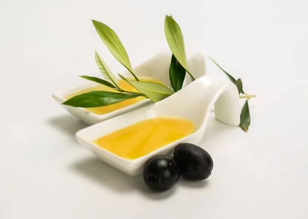 Small dish full of olive oil — Stock Photo, Image