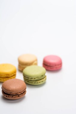 birkaç küçük macarons farklı tatlar 