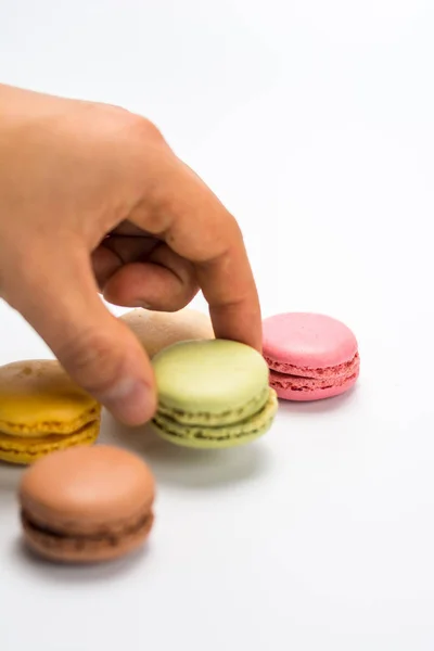 Několik malých macarons různých chutí — Stock fotografie