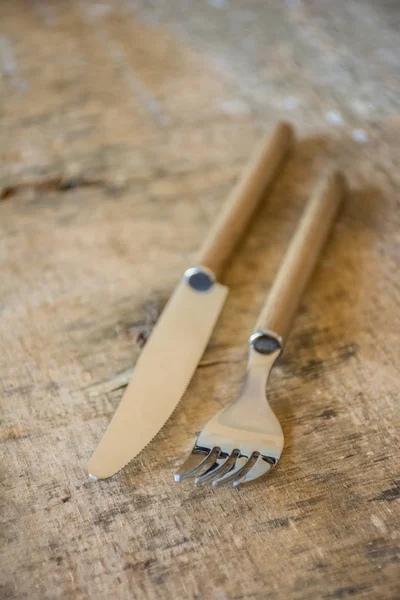 Tenedor y cuchillo con mango de madera — Foto de Stock