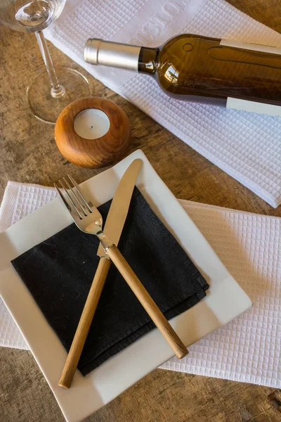 Tenedor y cuchillo con mango de madera — Foto de Stock