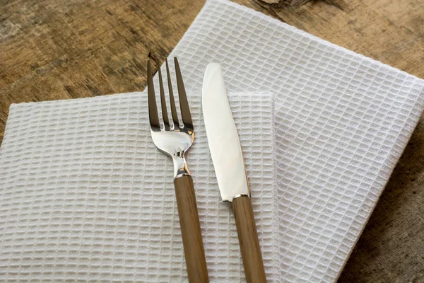 Tenedor y cuchillo con mango de madera — Foto de Stock